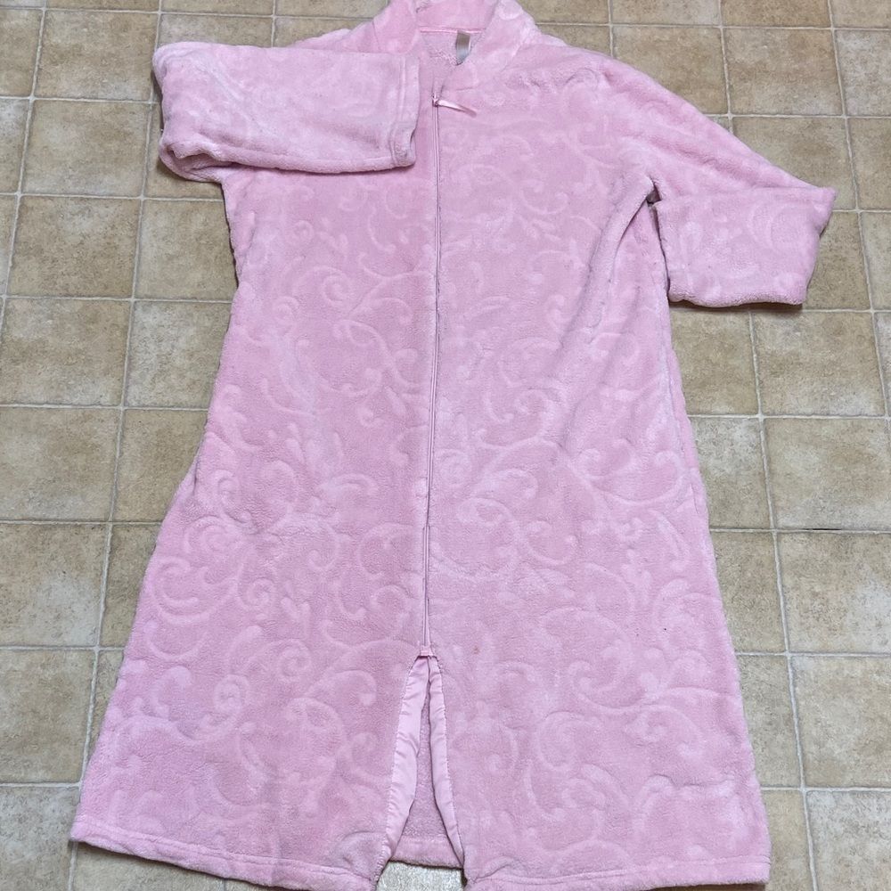 10/$50 Simply Basic Pink Plush Robe Size XL